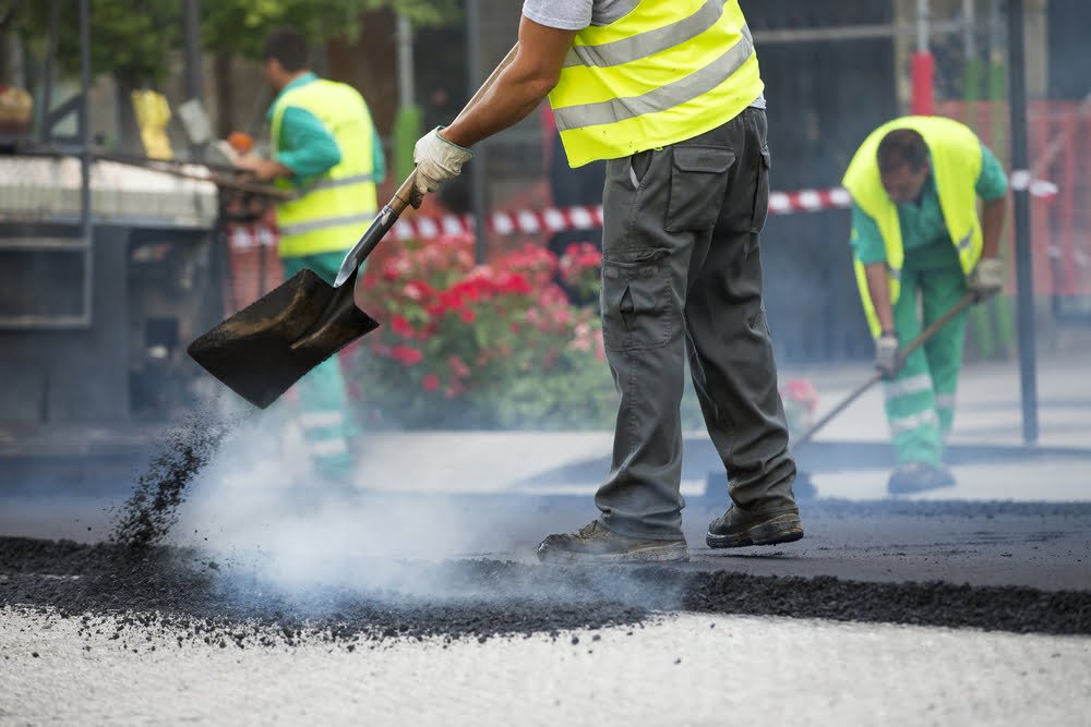 What’s the Difference Between Asphalt Overlay & Asphalt Removal?